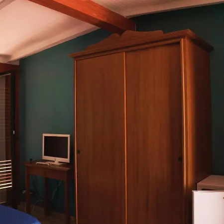 La Trinacria Nocleg ze śniadaniem *